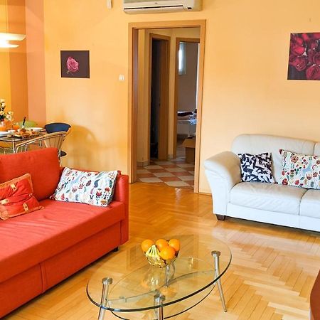Skytop Modern Condo In Heart Of Downtown Budapeşte Dış mekan fotoğraf