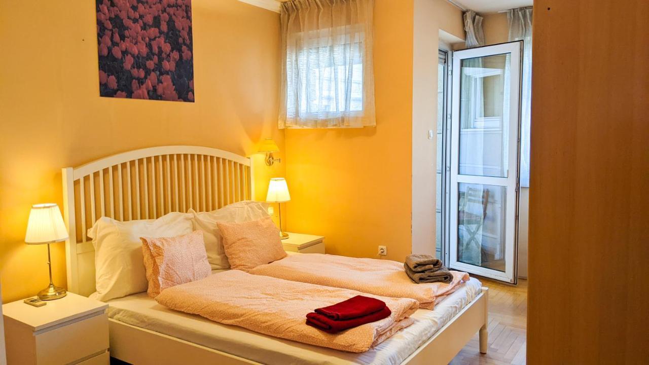 Skytop Modern Condo In Heart Of Downtown Budapeşte Dış mekan fotoğraf