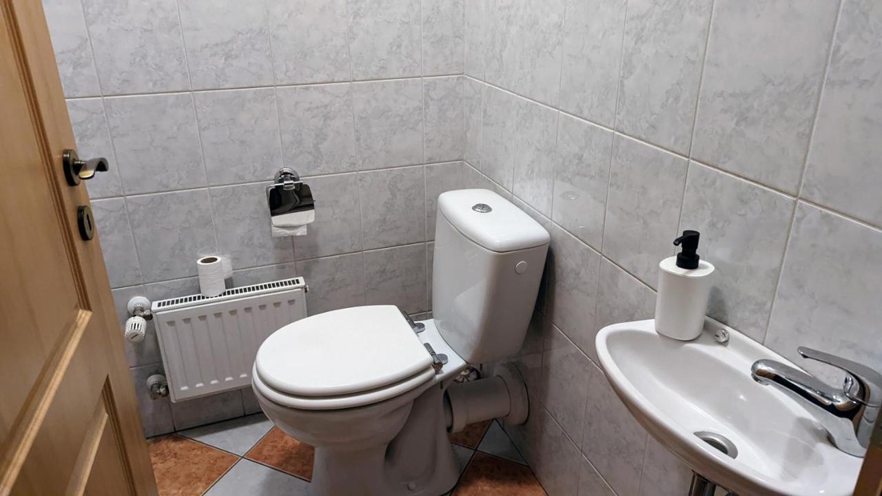 Skytop Modern Condo In Heart Of Downtown Budapeşte Dış mekan fotoğraf